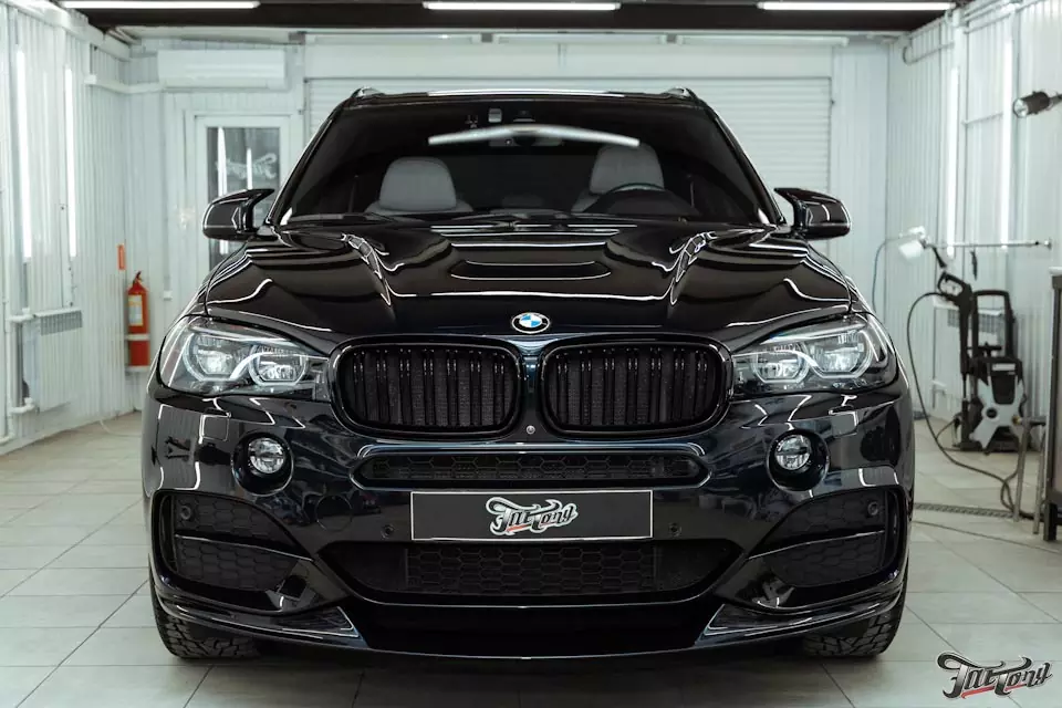 BMW X5. Детейлинг кузова и окрас масок фар!